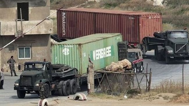 Những thùng container chứa đầy vũ khí hạng nặng và hạng nhẹ trên đường tuồn vào Syria cho phe nổi dậy bị quân đội Lebanon bắt giữ